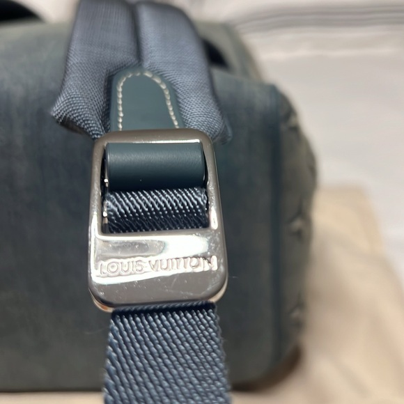 Louis Vuitton Denim Men's Backpack - Medium Condition: New
Color: Denim Blue - Picture 5 of 8